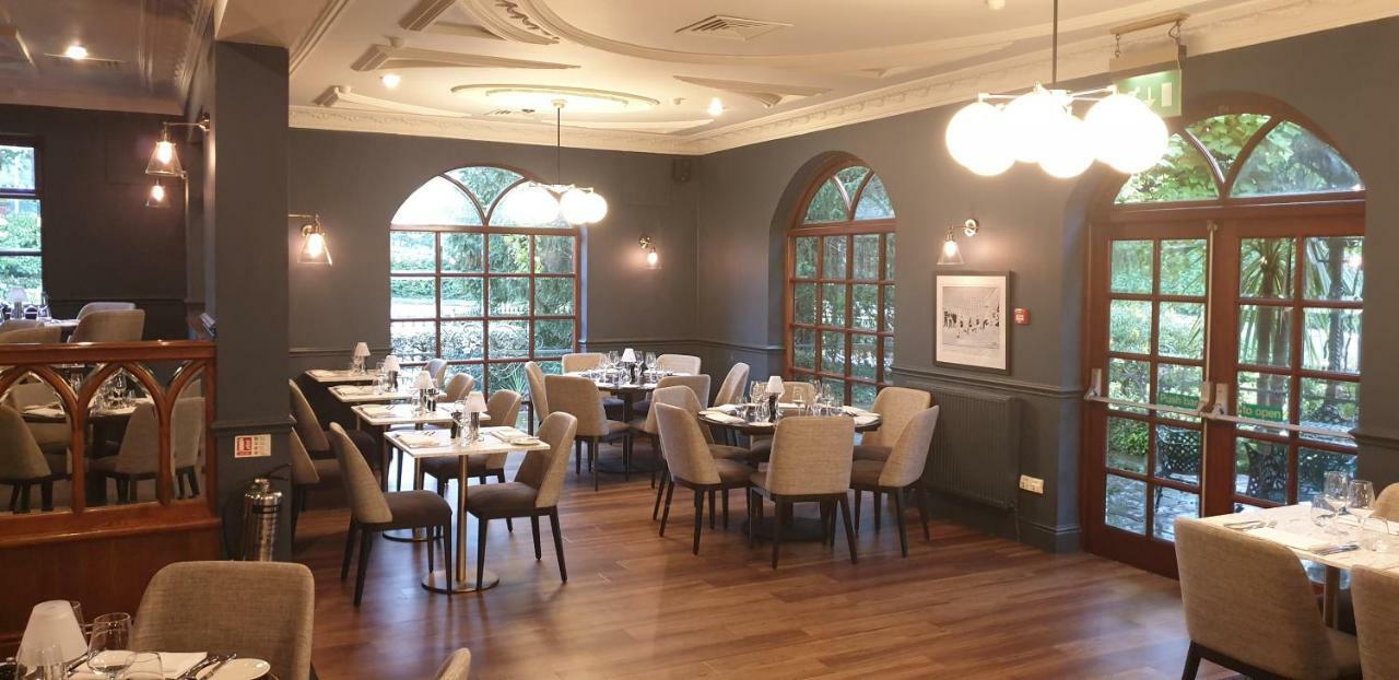 Bredbury Hall Hotel สต็อกพอร์ต ภายนอก รูปภาพ